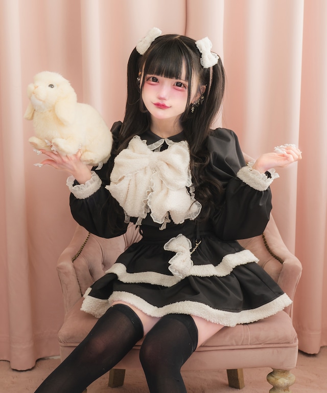 アパレルOEM製造のサンプル画像。Tシャツ・ワンピースなどの量産アイテム例。